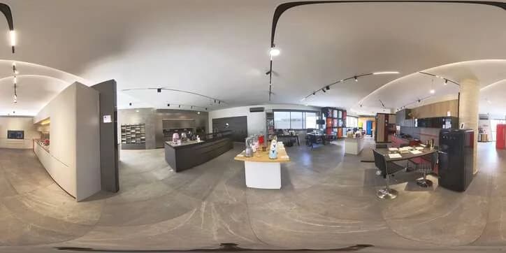 Espace cuisine du showroom SMEG présenté dans la visite virtuelle